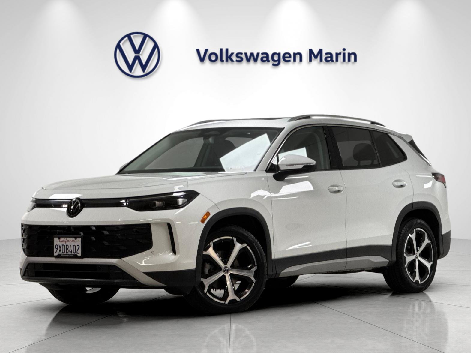 Used 2026 Volkswagen Tiguan SE w/ Panoramic Sunroof Package
