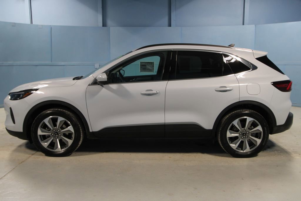 Used 2025 Ford Escape Platinum w/ Premium Technology Package image 25