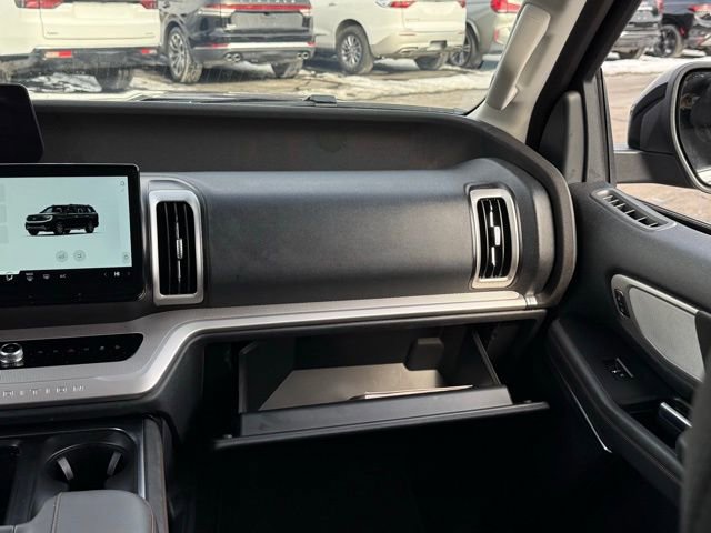 Used 2025 Ford Expedition Active image 30