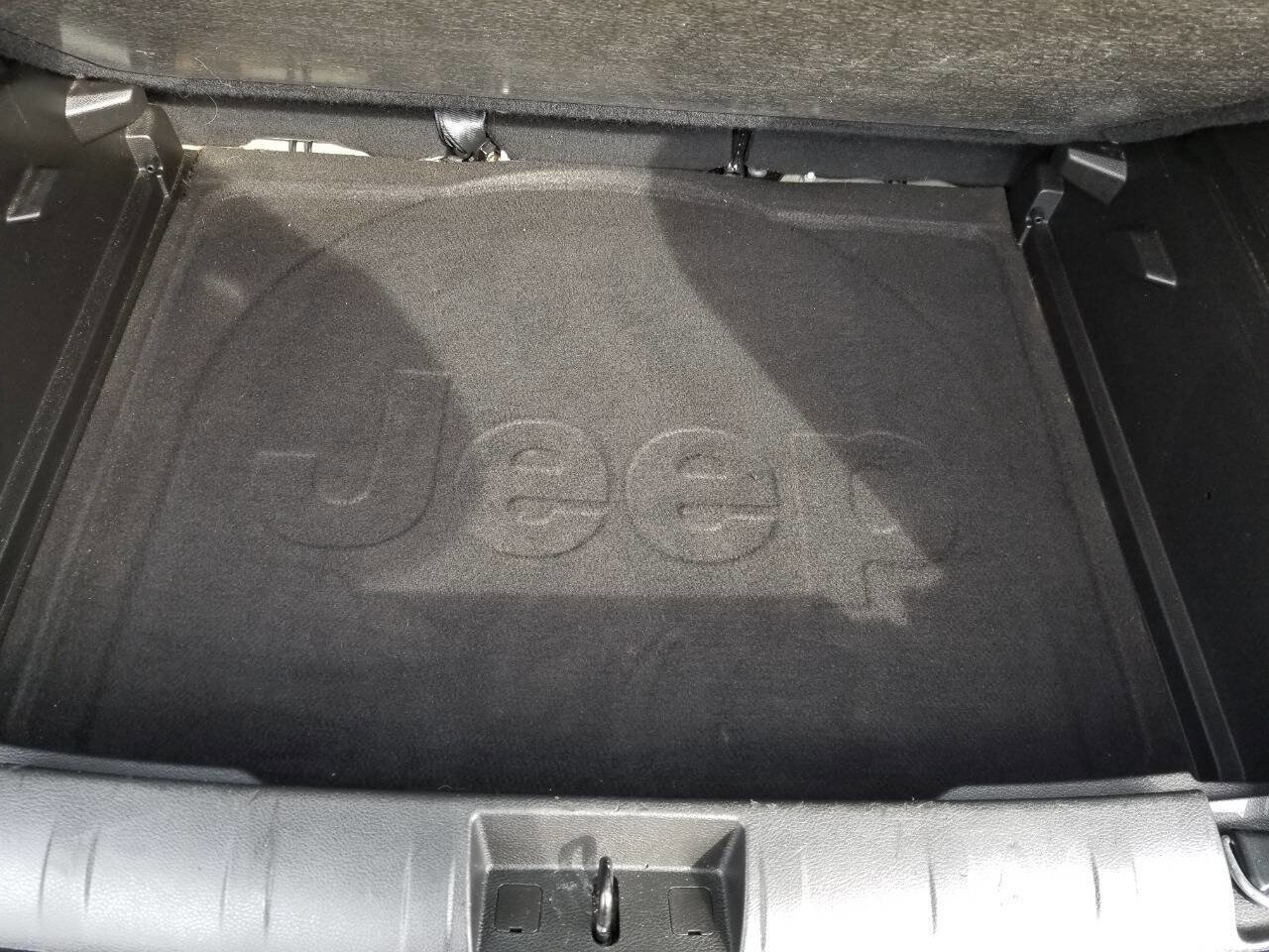 Certified 2018 Jeep Renegade Latitude AWD/4WD image 17