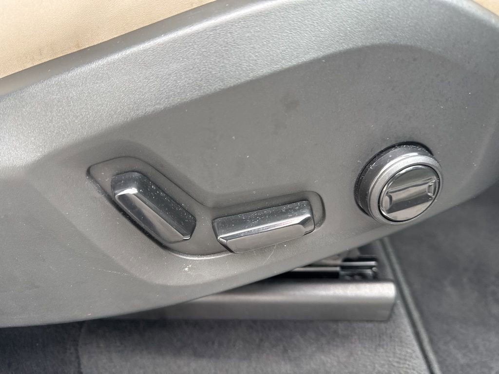Used 2025 Volvo XC90 B6 Plus image 39