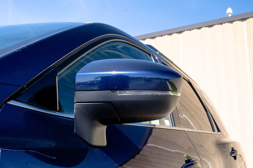 Used 2024 Nissan Pathfinder SV FWD image 11