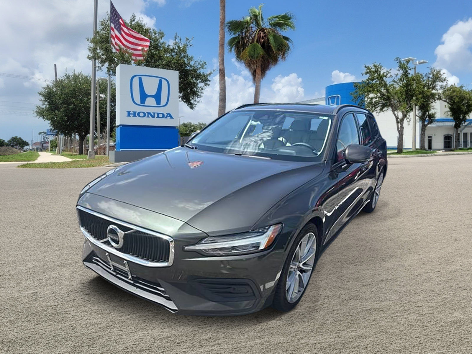 Used 2020 Volvo V60 T5 Momentum FWD image 1
