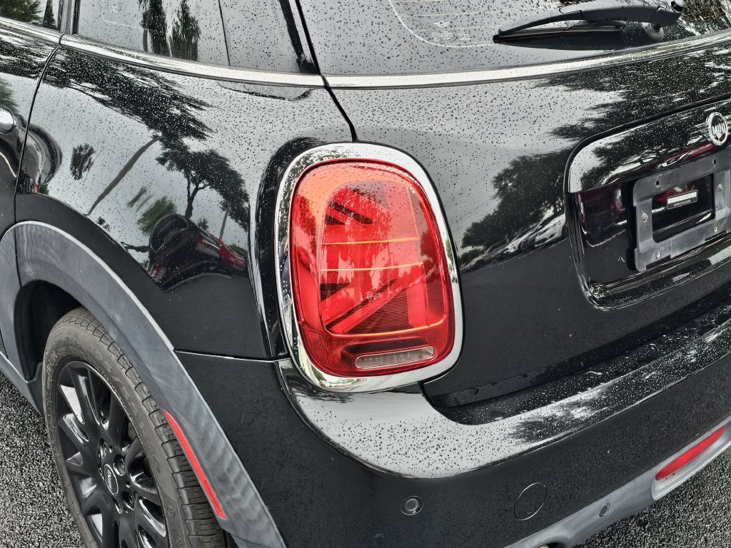 Used 2019 MINI Cooper 4-Door Hardtop w/ Signature Upholstery Package FWD image 7
