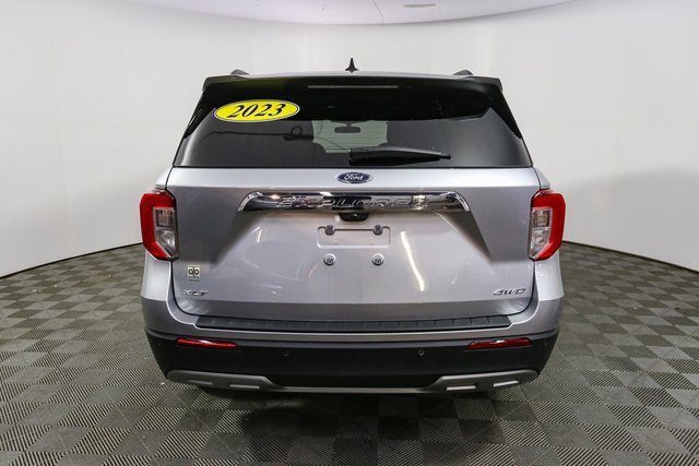 Used 2023 Ford Explorer XLT w/ Equipment Group 202A image 8