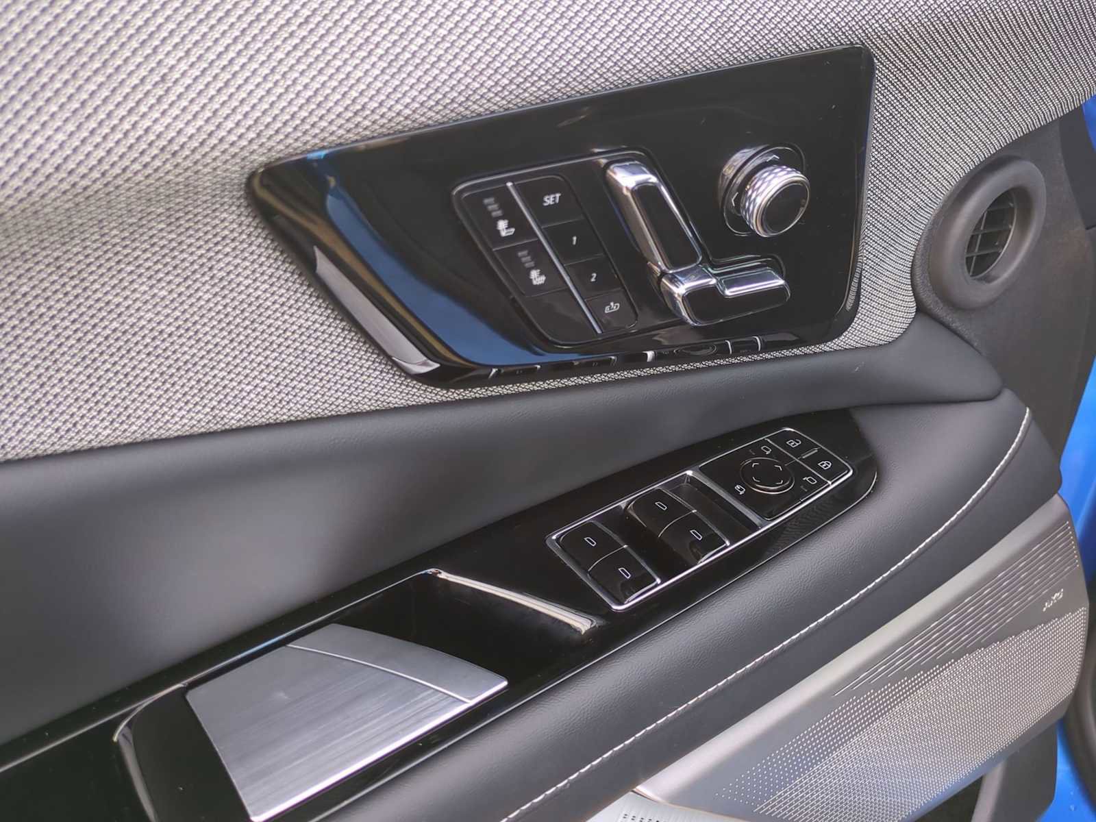 Used 2025 Cadillac Optiq Luxury 1 image 11