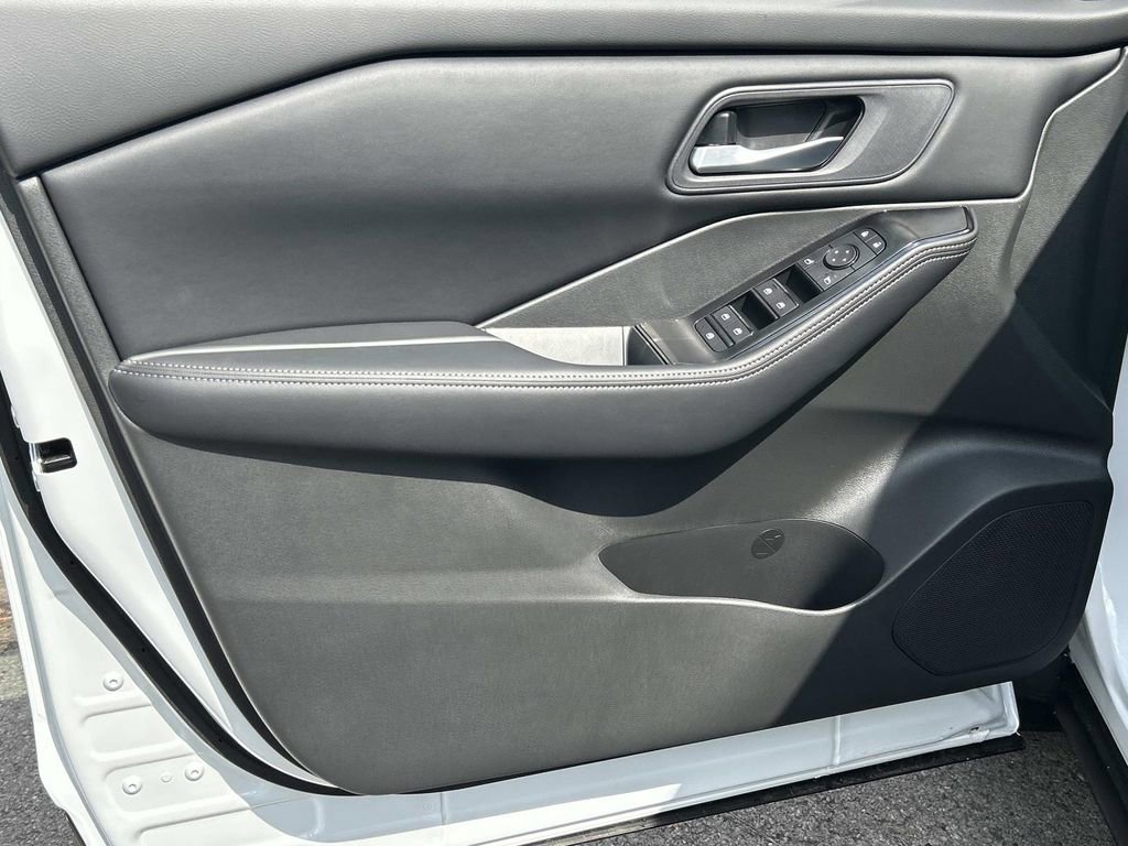 New 2026 Nissan Rogue SV w/ Cold Weather Package FWD image 17
