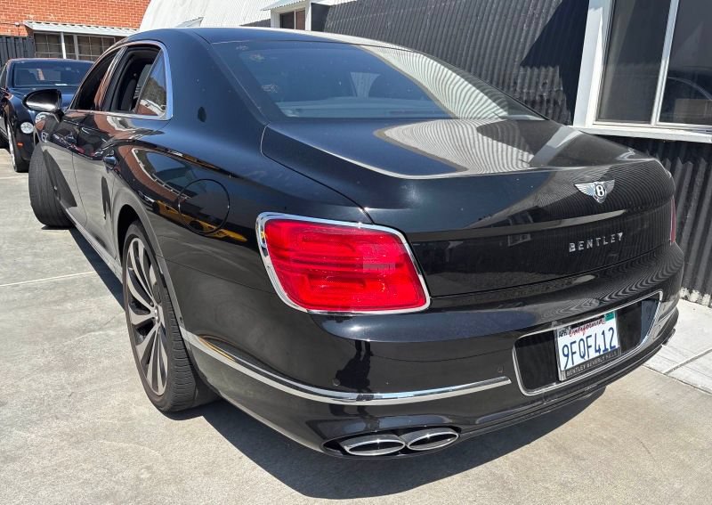 Used 2022 Bentley Flying Spur Plug-In Hybrid AWD/4WD image 8