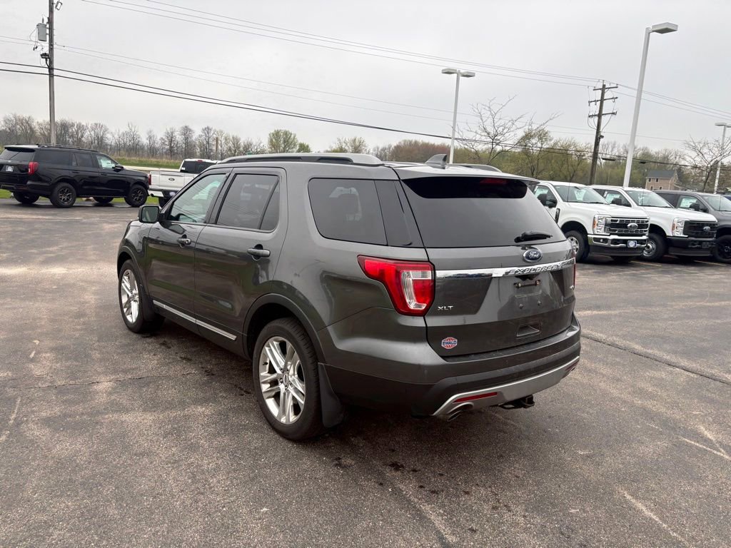 Used 2017 Ford Explorer XLT w/ Equipment Group 202A AWD/4WD image 4