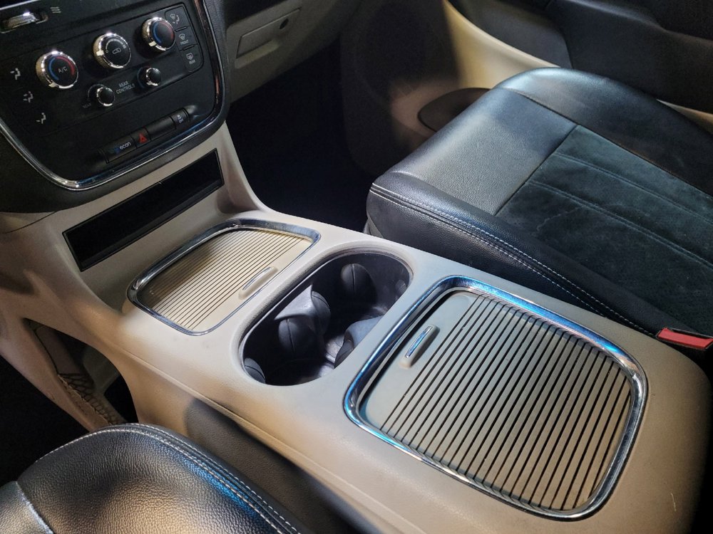 Used 2017 Dodge Grand Caravan SXT FWD image 26