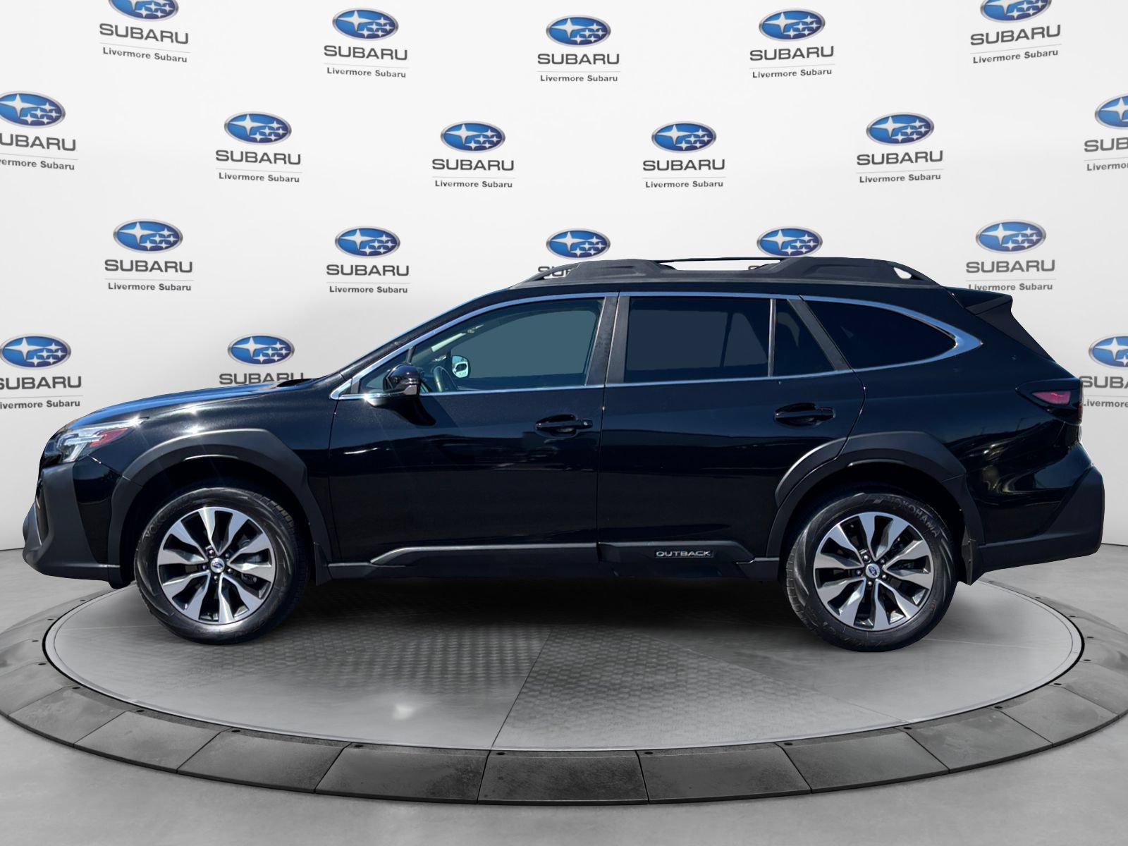 Used 2023 Subaru Outback Limited w/ Popular Package #2 AWD/4WD image 2