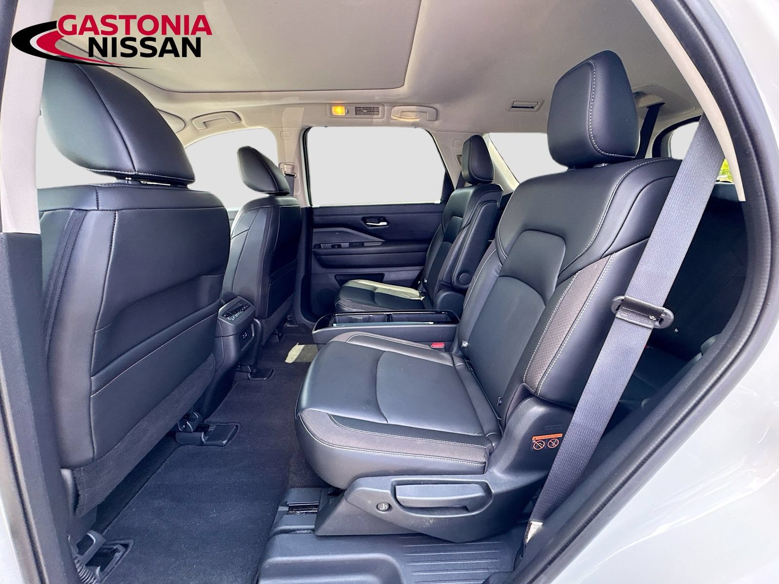 Used 2024 Nissan Pathfinder SL w/ SL Premium Package FWD image 33