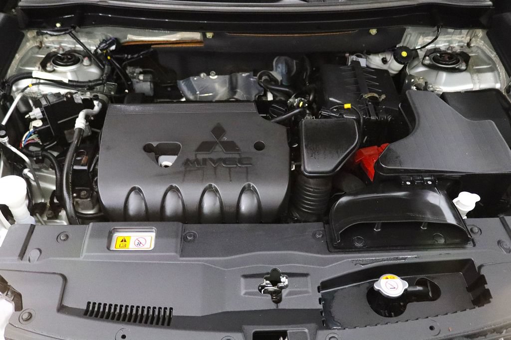 Used 2020 Mitsubishi Outlander LE AWD/4WD image 26