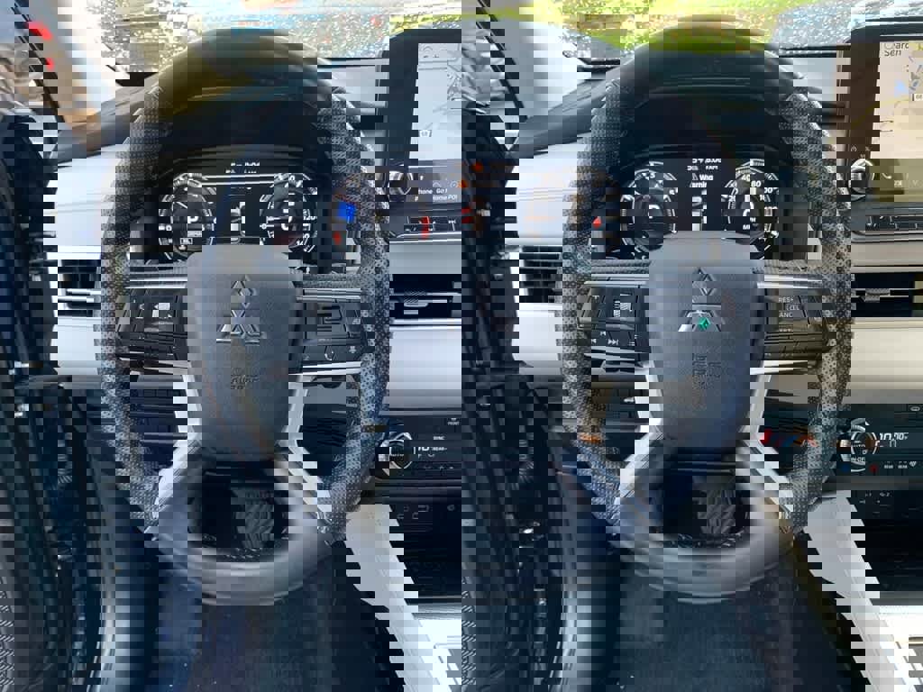 Used 2024 Mitsubishi Outlander SEL AWD/4WD image 13