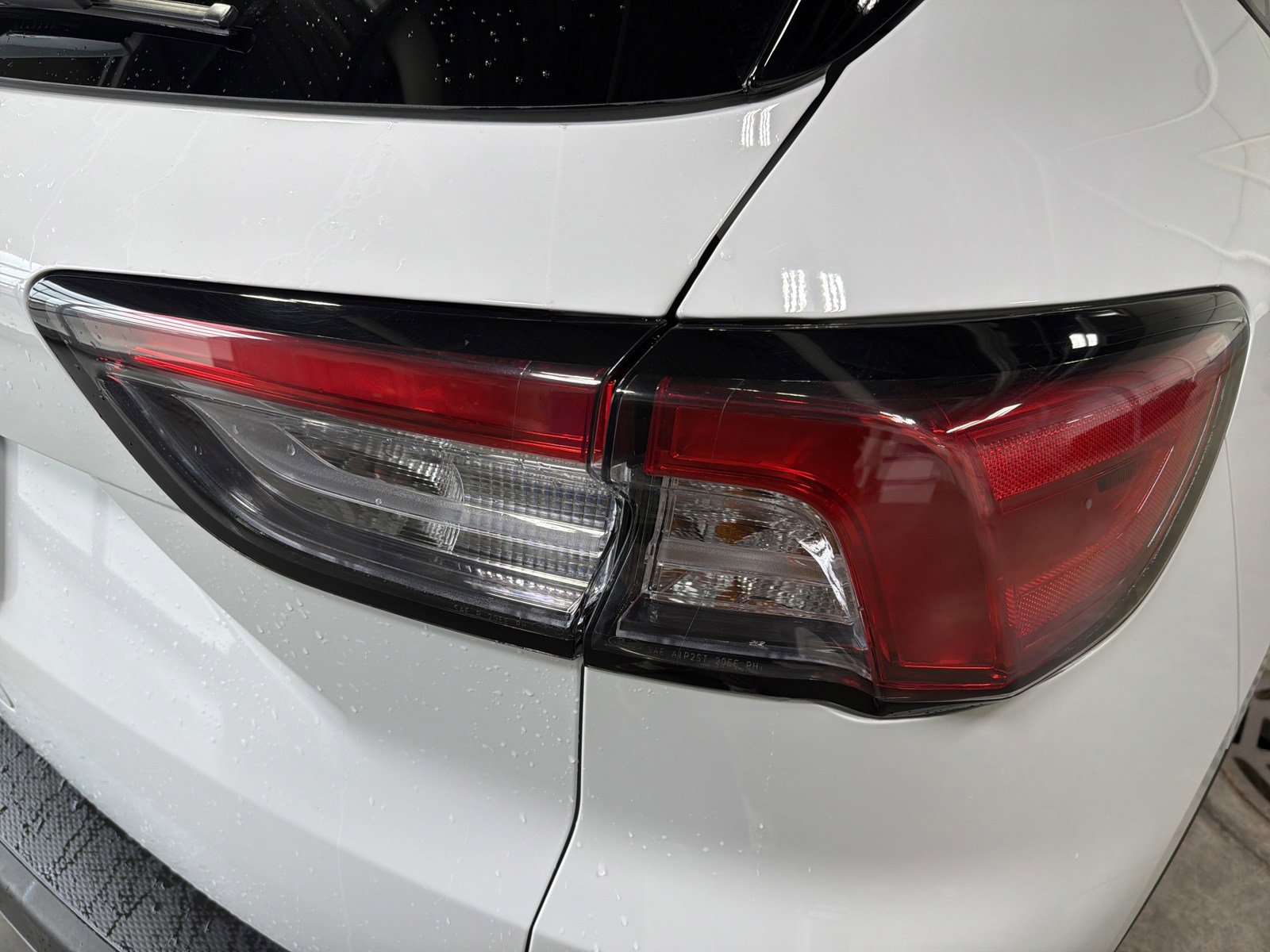 Used 2021 Ford Escape SE image 17