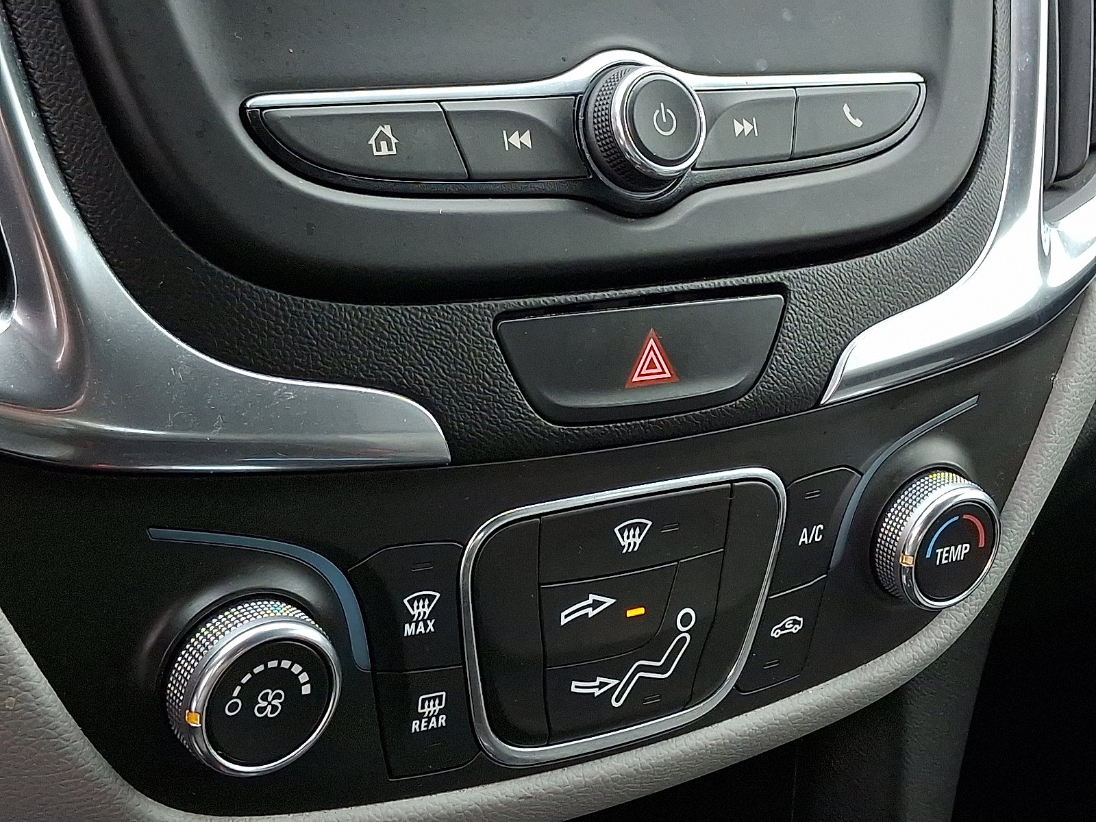 Used 2021 Chevrolet Equinox LS image 15