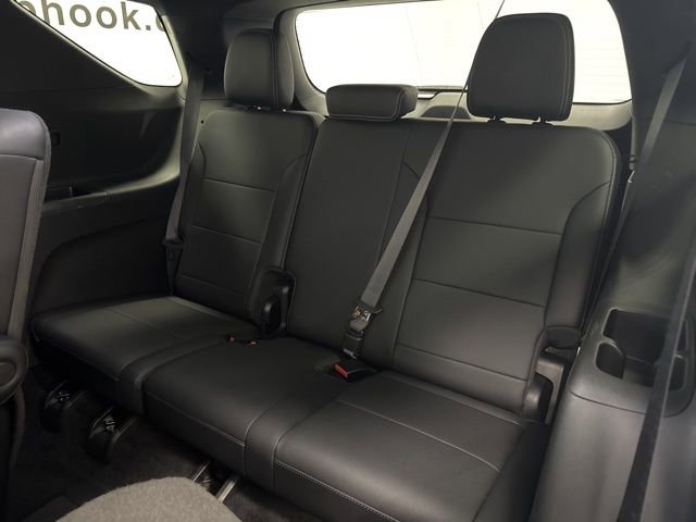 Used 2025 Chevrolet Traverse LT FWD image 27
