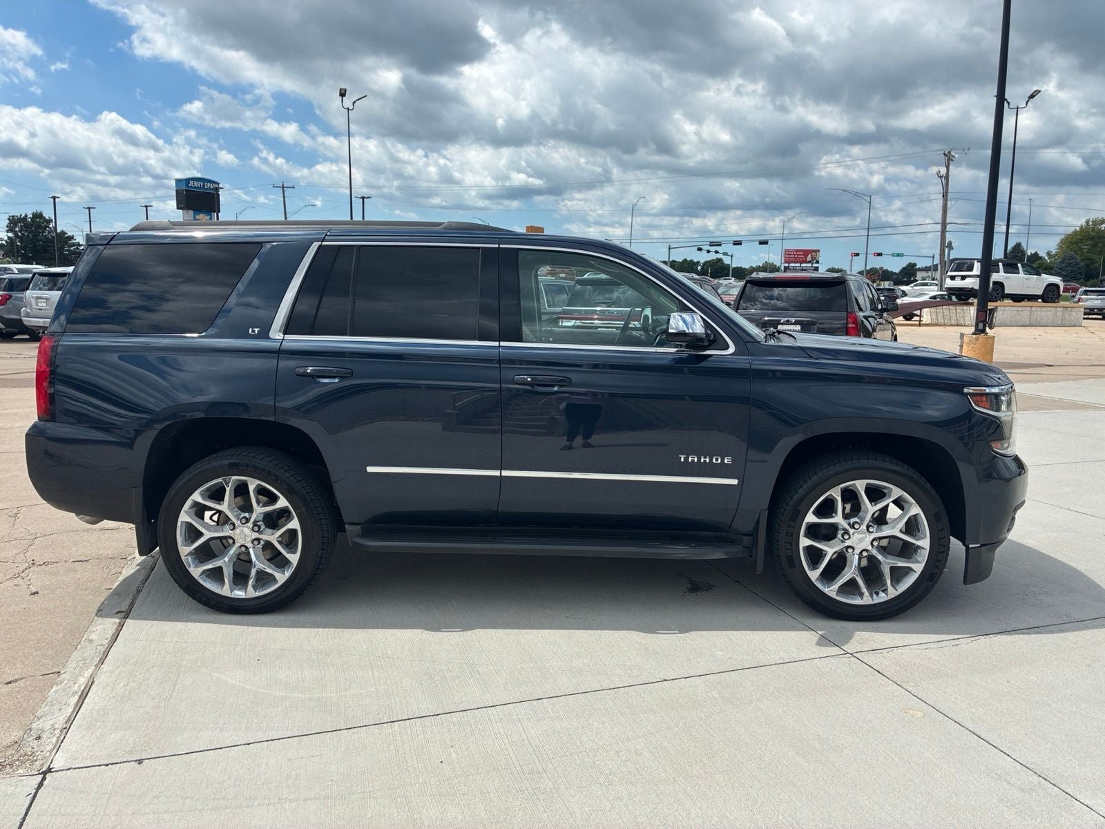 Used 2020 Chevrolet Tahoe LT w/ Luxury Package AWD/4WD image 9