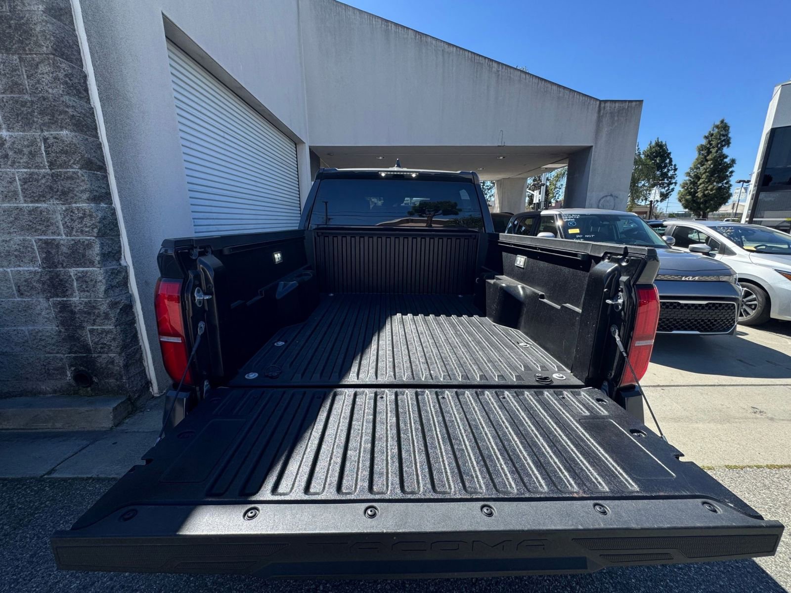 Used 2025 Toyota Tacoma TRD Off-Road image 31