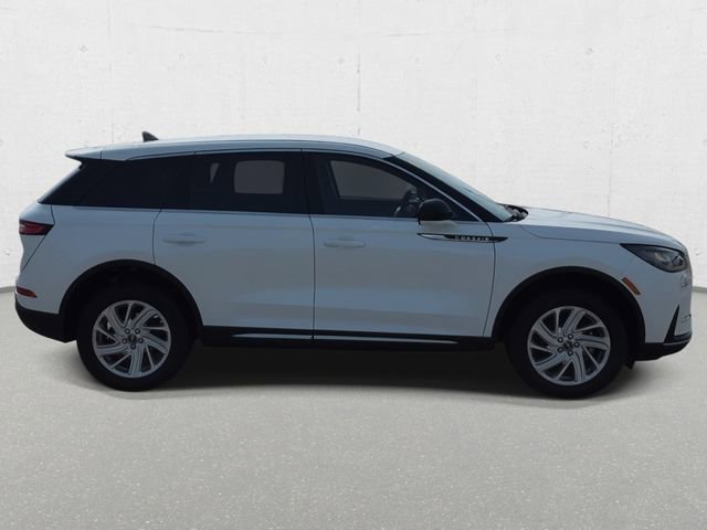 Used 2023 Lincoln Corsair AWD image 4