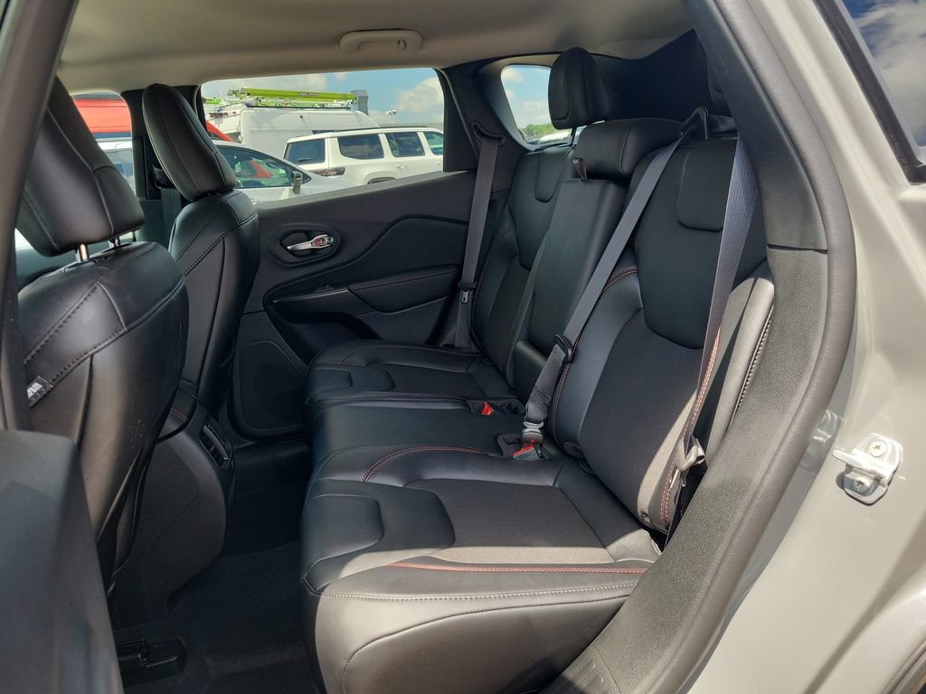 Used 2023 Jeep Cherokee Trailhawk AWD/4WD image 14