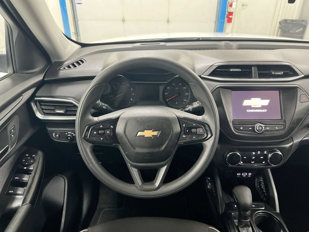 Used 2023 Chevrolet TrailBlazer LT FWD image 11