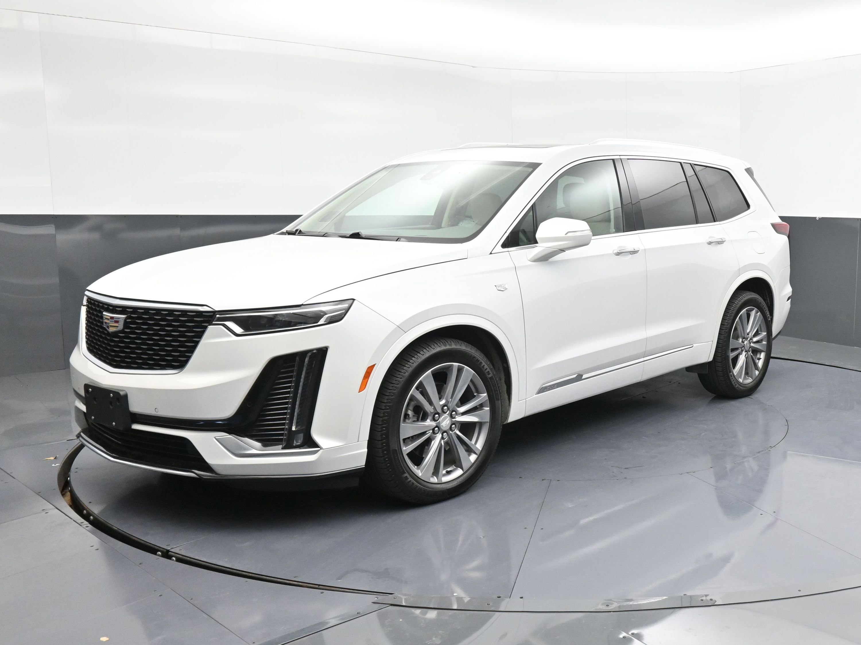 Used 2023 Cadillac XT6 Premium Luxury image 4