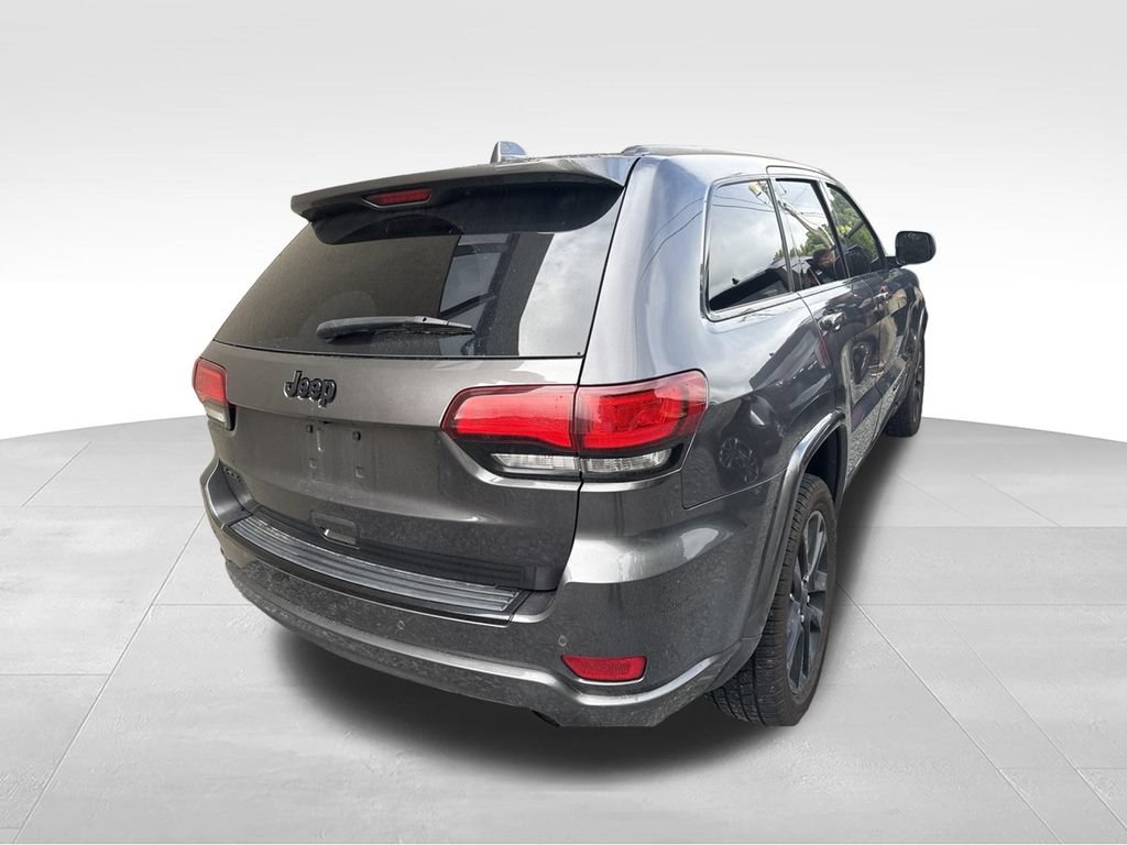 Used 2017 Jeep Grand Cherokee Altitude AWD/4WD image 6