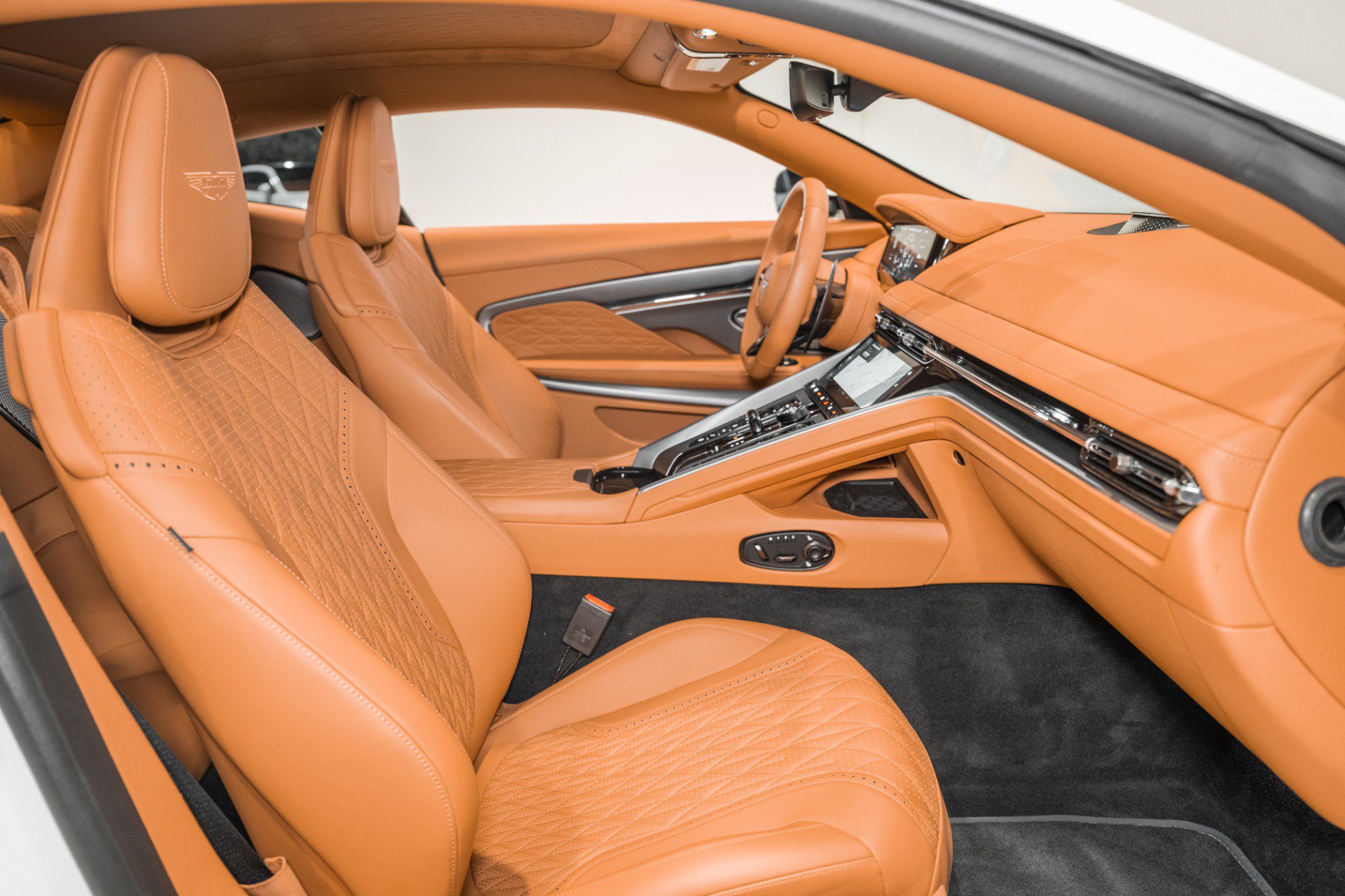 Used 2024 Aston Martin DB12 Coupe RWD image 15