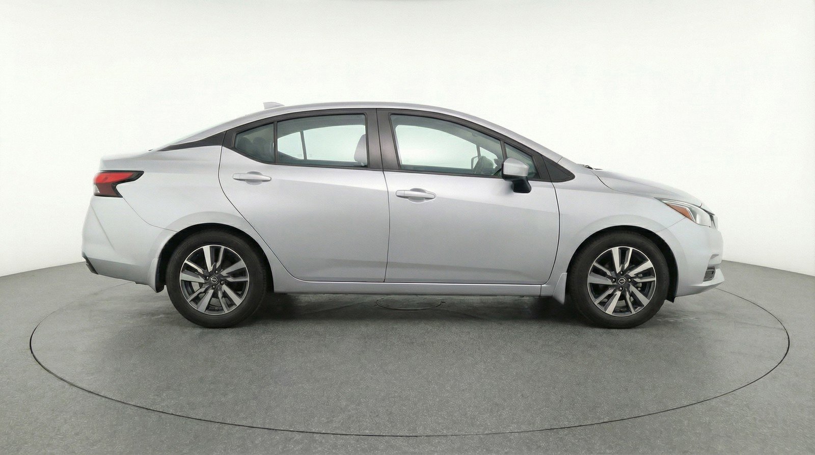 Used 2025 Nissan Versa SV image 11