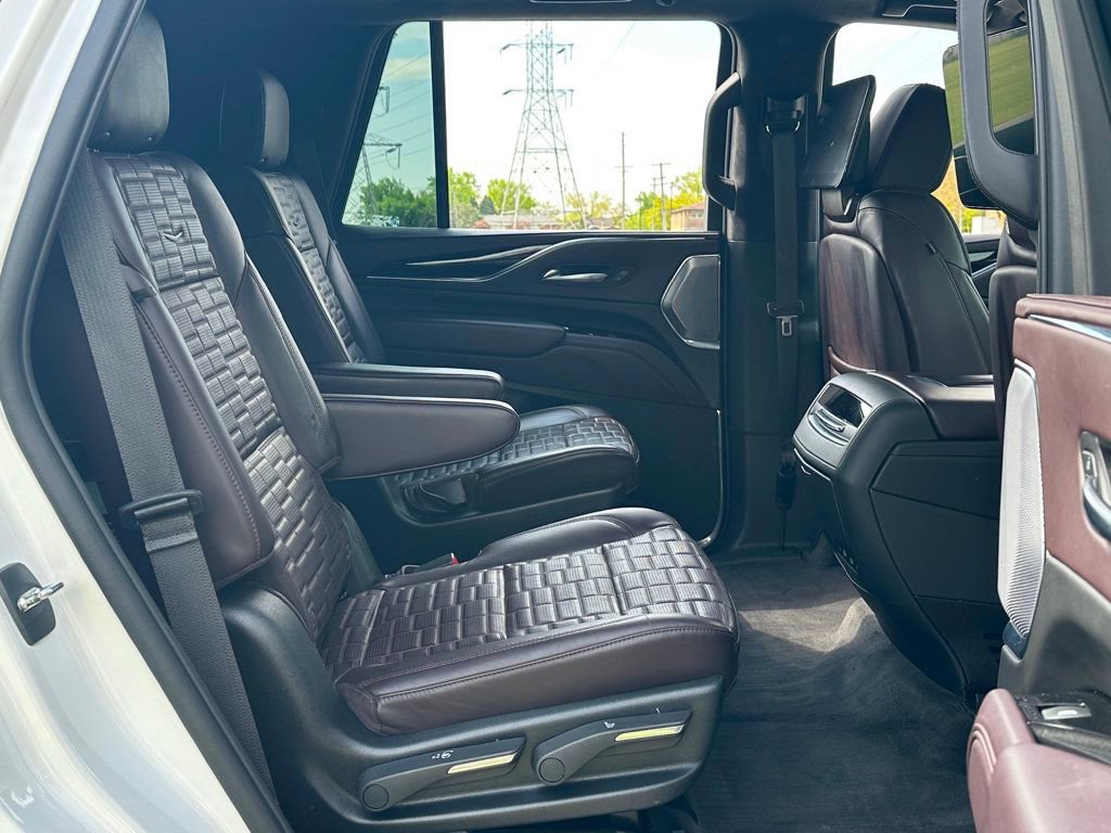 Used 2023 Cadillac Escalade Sport Platinum w/ LPO, ONYX Package AWD/4WD image 30
