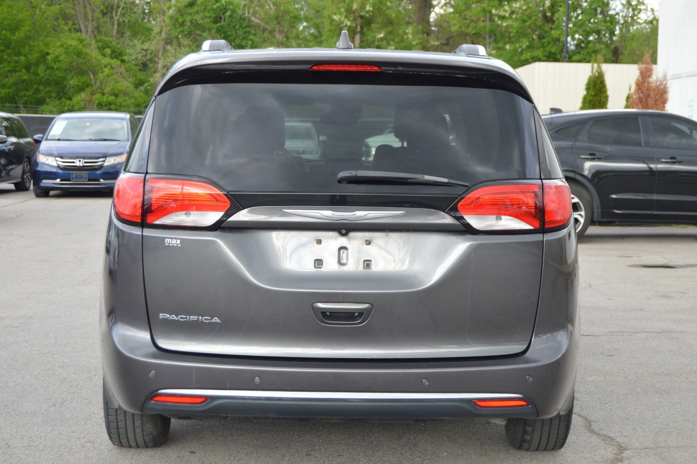 Used 2017 Chrysler Pacifica Touring-L Plus FWD image 5