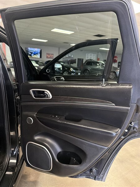 Used 2015 Jeep Grand Cherokee High Altitude RWD image 28