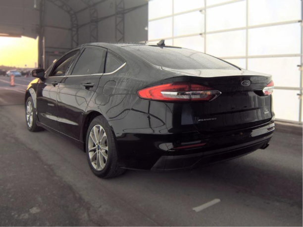 Used 2019 Ford Fusion SE FWD image 5