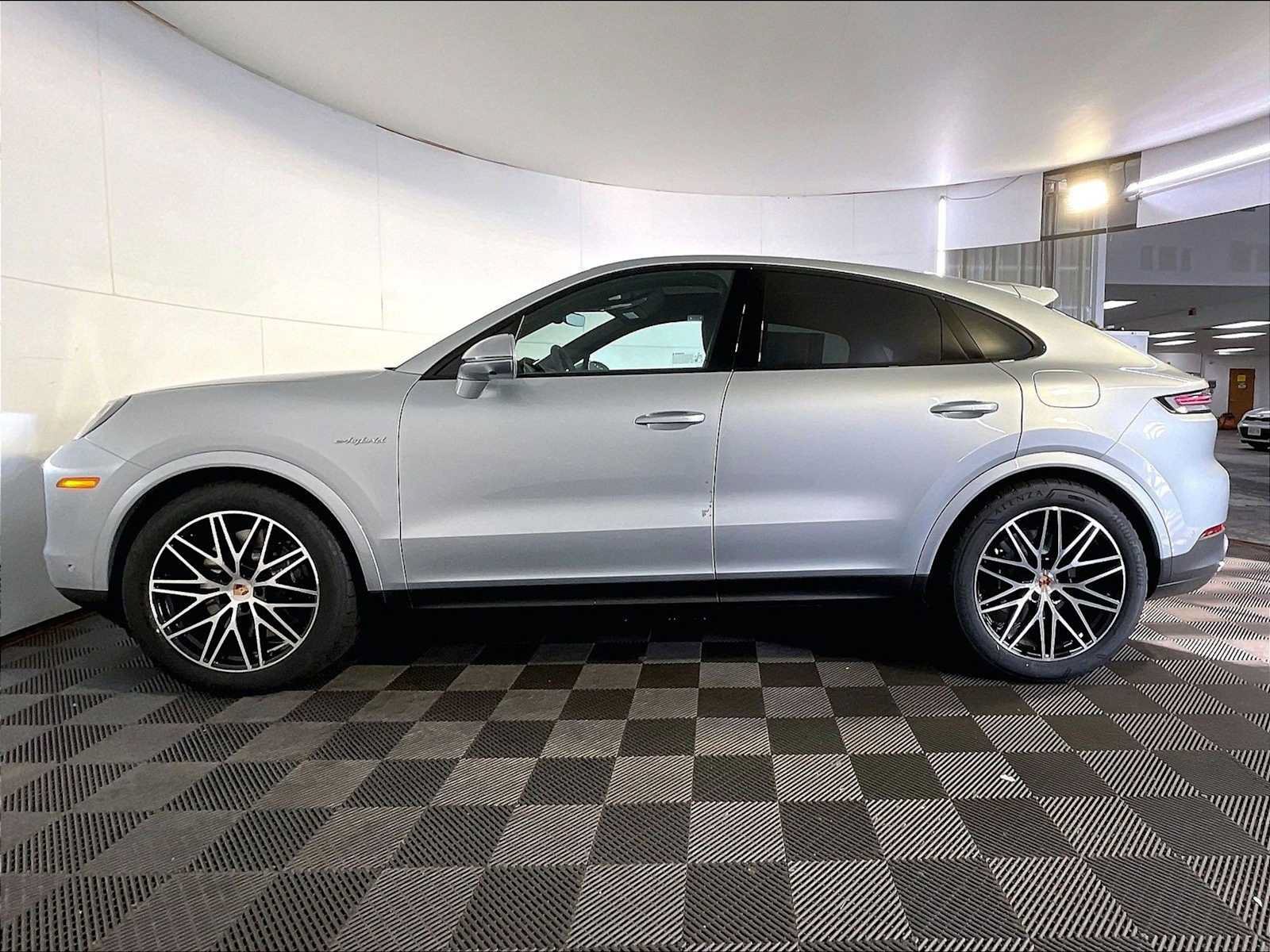 New 2026 Porsche Cayenne E-Hybrid Coupe AWD/4WD image 2
