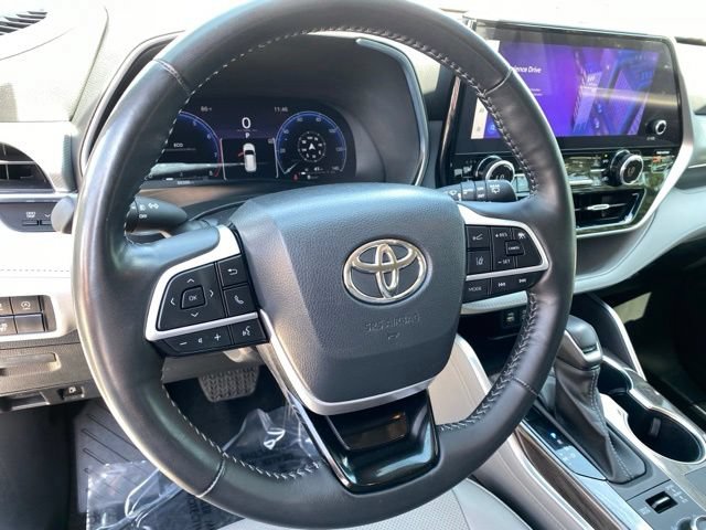 Used 2023 Toyota Highlander Platinum AWD/4WD image 14