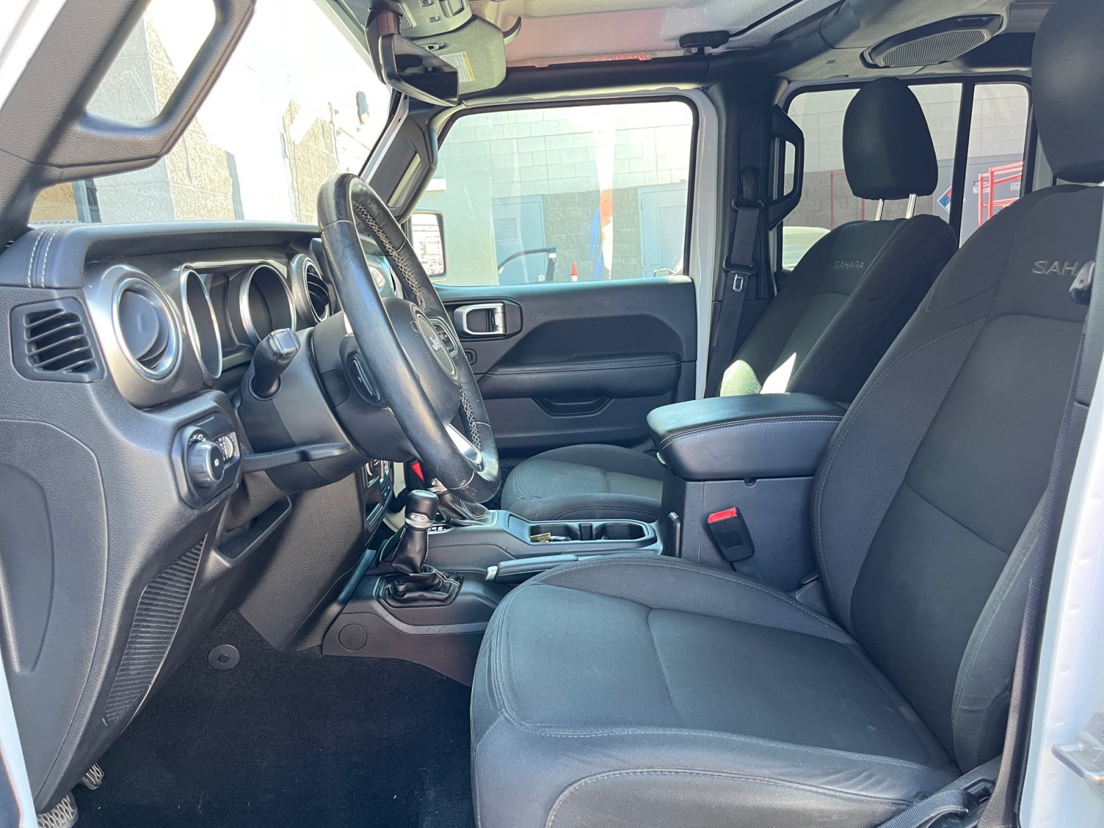 Used 2018 Jeep Wrangler Unlimited Sahara AWD/4WD image 12