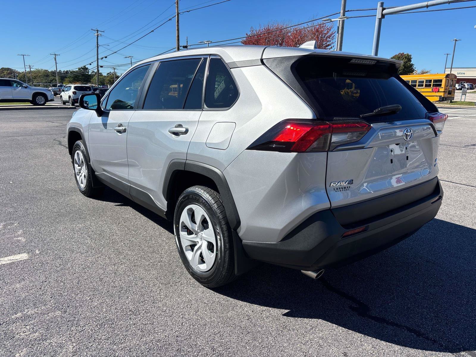 Certified 2023 Toyota RAV4 LE AWD/4WD image 5