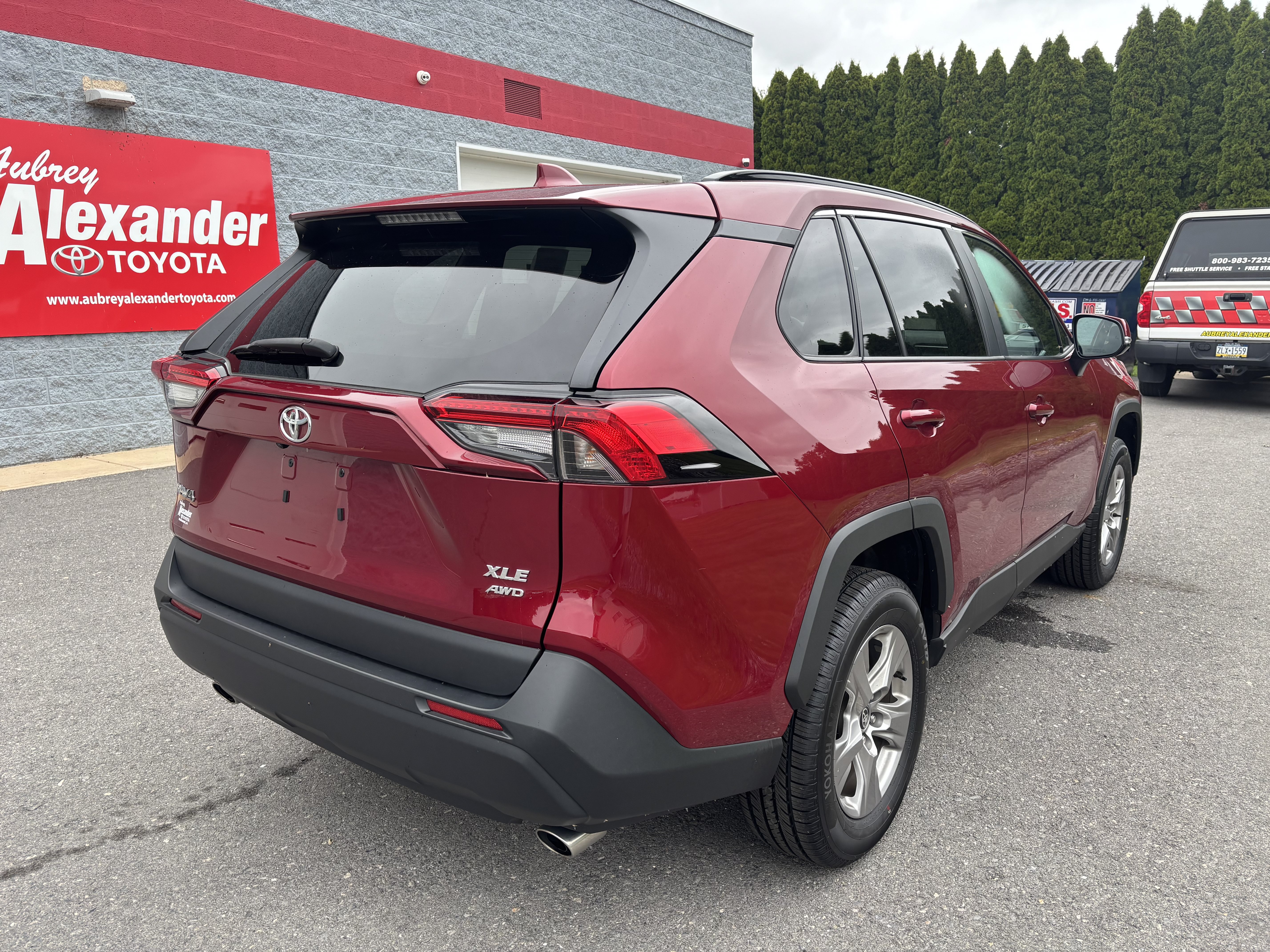 Certified 2025 Toyota RAV4 XLE AWD/4WD video 3