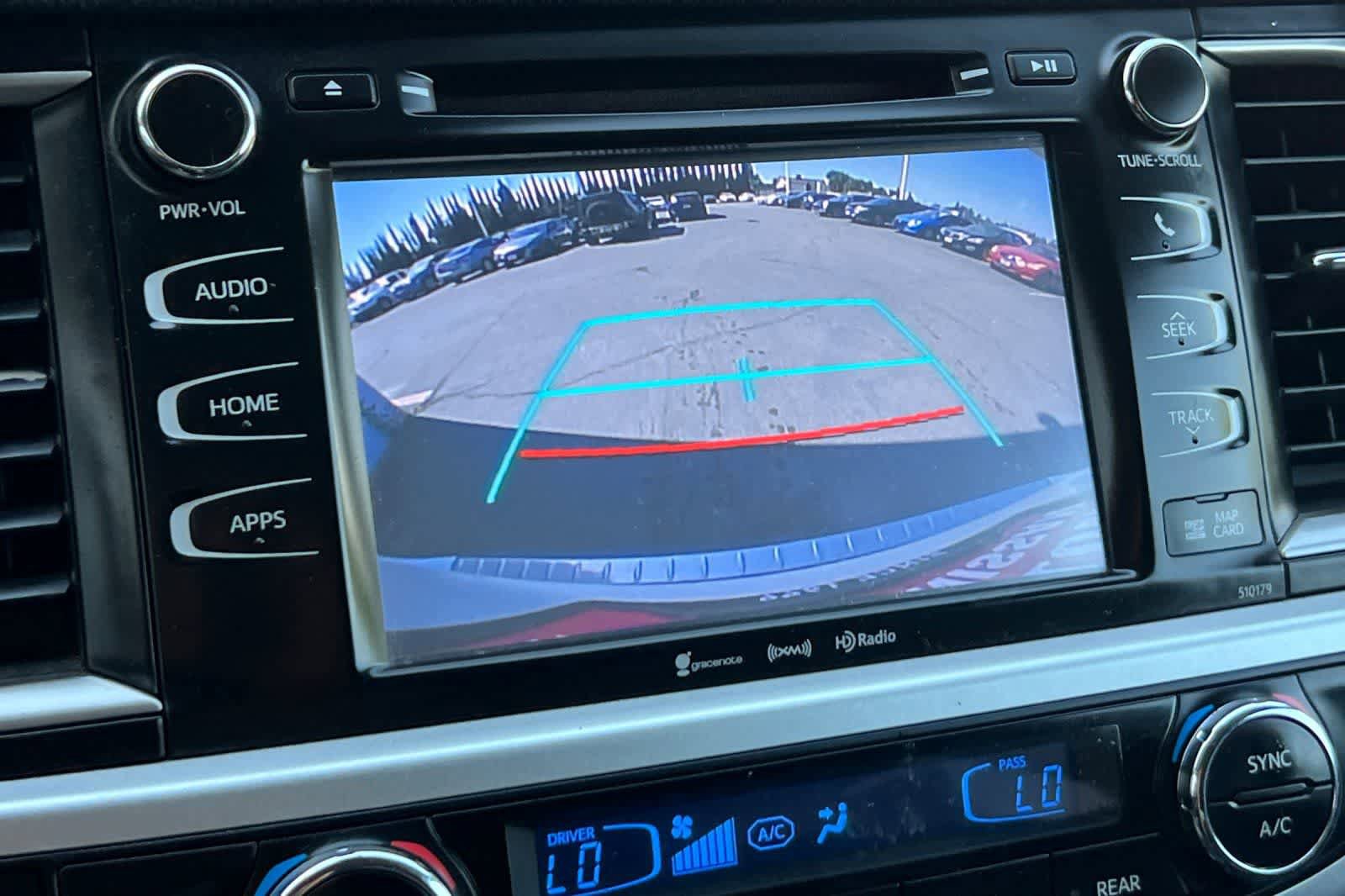 Used 2018 Toyota Highlander SE FWD image 24