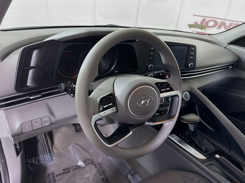 Certified 2022 Hyundai Elantra SE FWD image 17