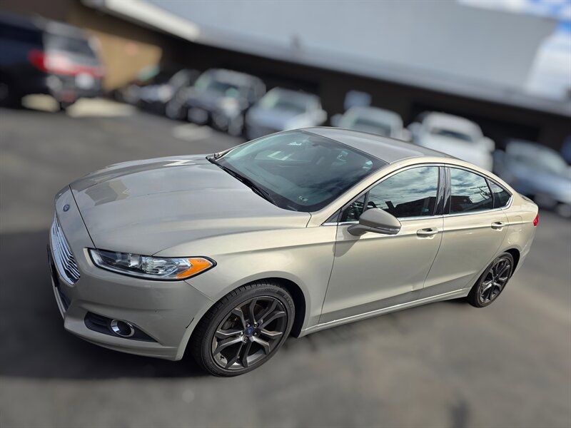 Used 2015 Ford Fusion SE w/ Equipment Group 201A image 3