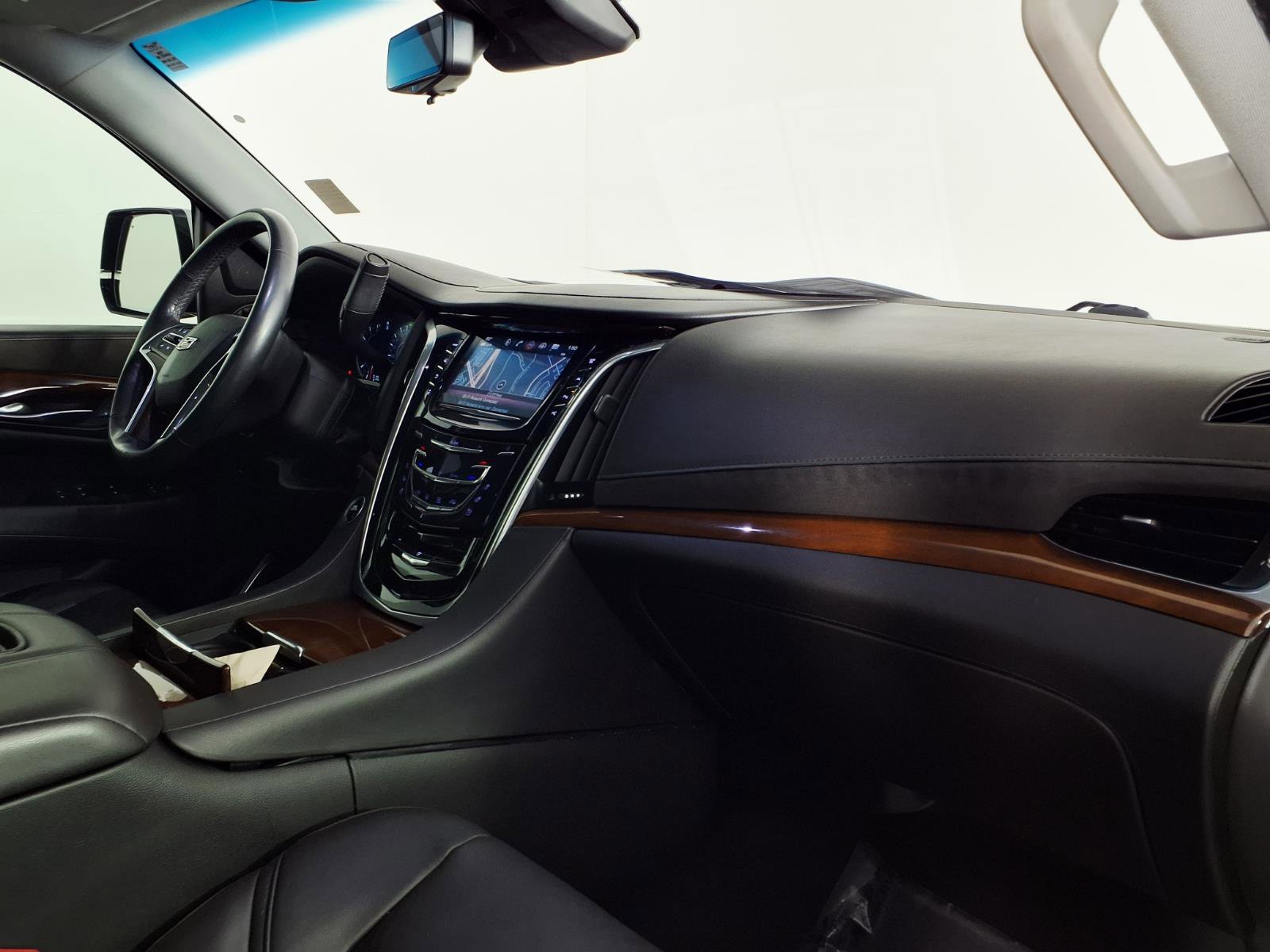 Used 2019 Cadillac Escalade Premium Luxury AWD/4WD image 10