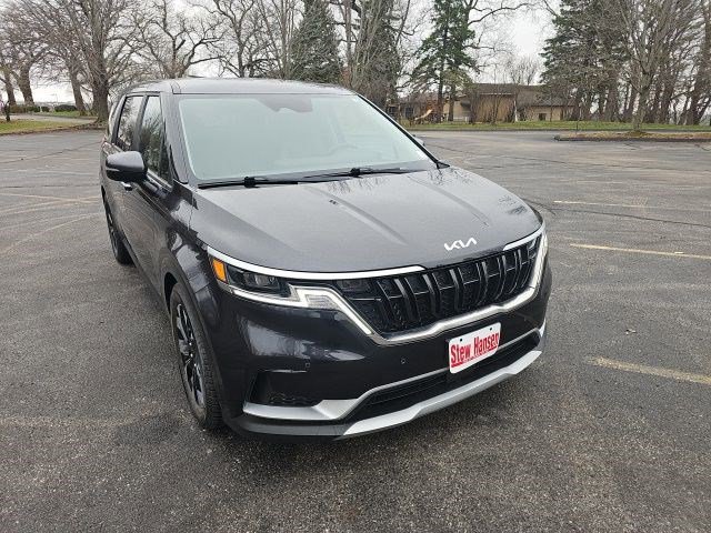 Used 2024 Kia Carnival EX image 8