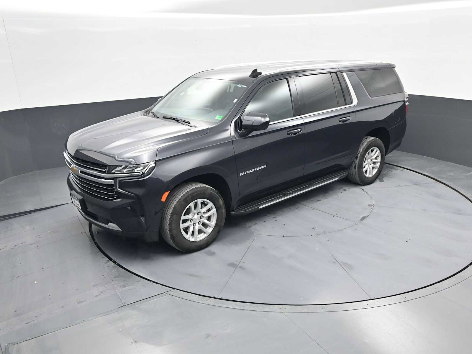 Used 2024 Chevrolet Suburban LT image 33