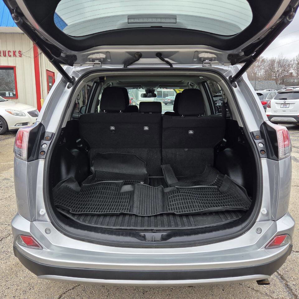 Used 2017 Toyota RAV4 XLE AWD/4WD image 11