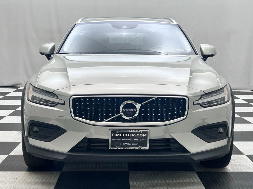 Used 2020 Volvo V60 T5 Cross Country AWD/4WD image 3