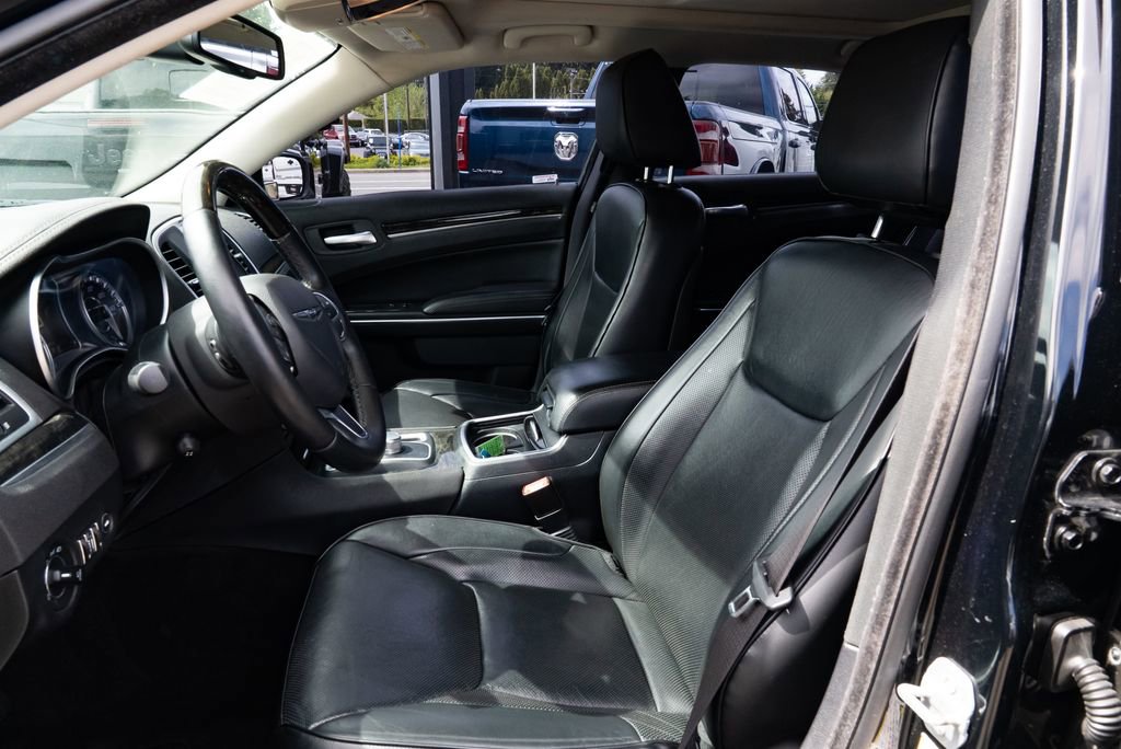 Used 2016 Chrysler 300 C RWD image 17