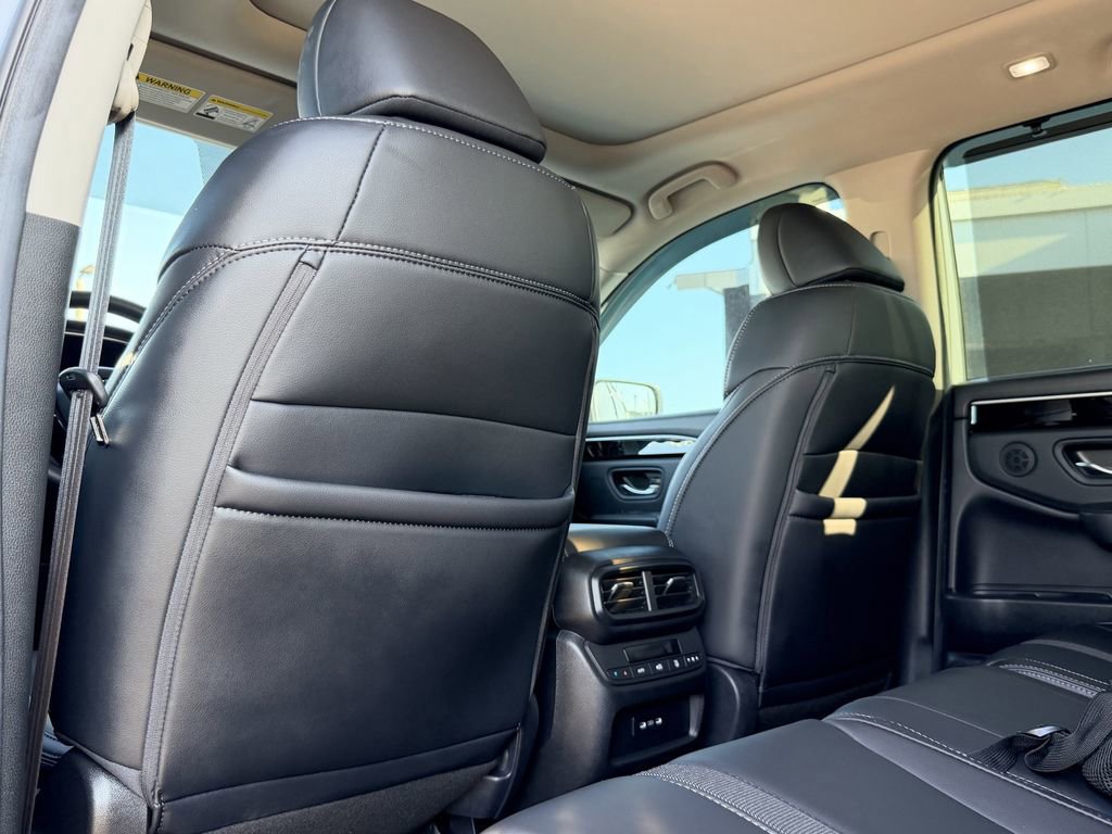 Used 2025 Honda Pilot Touring image 18