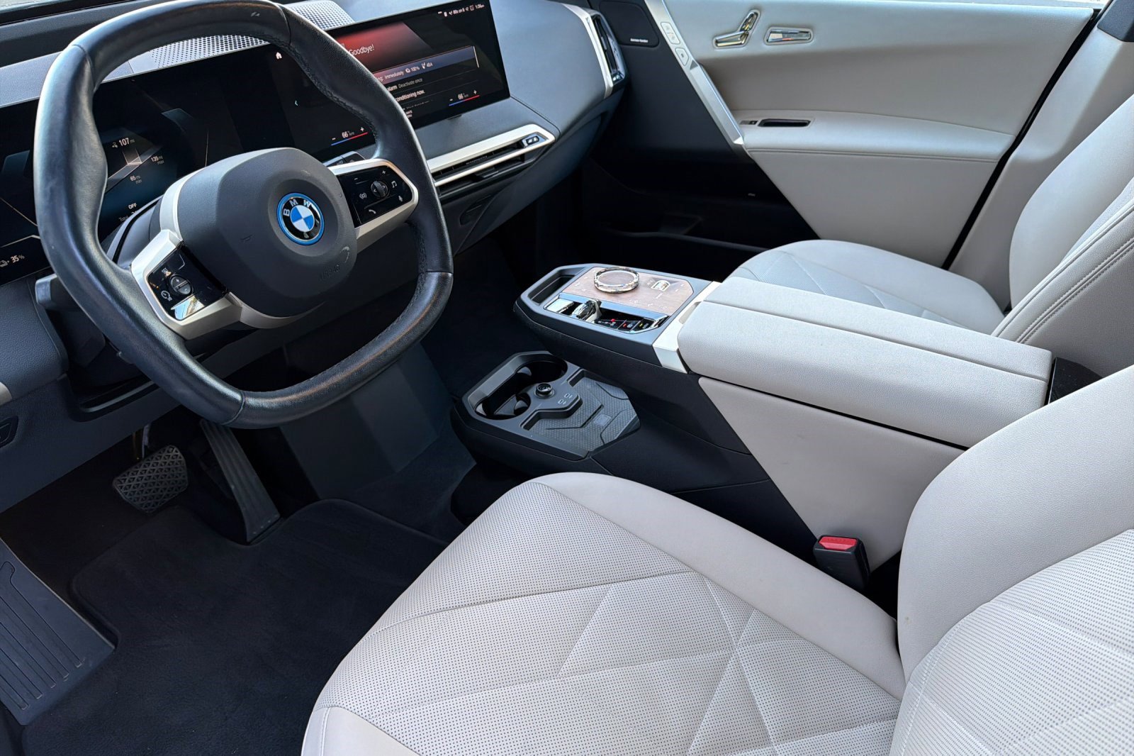 Used 2023 BMW iX xDrive50 w/ Premium Package image 11